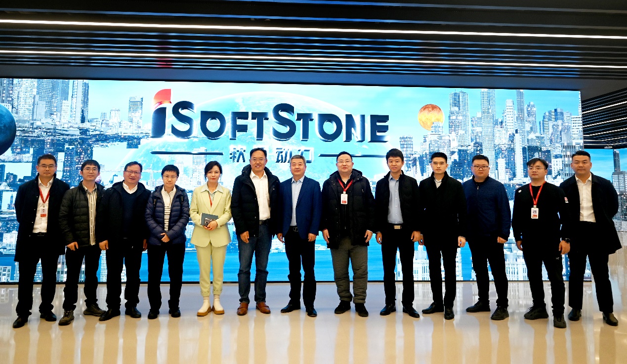 华为中国政企解决规划部副总裁董伟嗣一行  赴云顶集团动力调查互换、洽谈合作