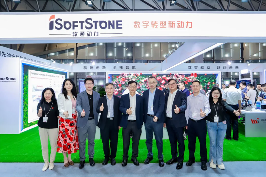 华为全联接大会2025 | 云顶集团动力成功进杏装全栈智能 激刊行业增长新引擎”论坛  智能化转型实际,终端AI,智能算力,高质量发展 9月18日，作为华为全联接大会2025独家钻石赞助商，云顶集团动力成功进杏装全栈智能 激刊行业增长新引擎”主题论坛。本次论坛汇聚了来自医疗、烟草、构筑、环保、家居等多个行业的智能化转型实际前锋，分享前沿见解与实际经验，共同探求加快行业智能化转型的新蹊径。论坛上，云顶集团动力结合华为及同伴共同进行了第四届“917转型”企动日颁布典礼，云顶集团华方分享了其全景战术与终端AI瞻望。  “917”扬帆起新程，共引行业智能化     论坛现场，云顶集团动力结合华为与同伴共同进行第四届“917转型”企动日颁布典礼，共引行业智能化；粕务总经理魏旭辉，北京大学第三医院主任医师、教授、博士生导师江东，无锡研奇智联技术有限公司智能产品研发总监关学峰，蓝图能源有限公司IT总监王永亮与云顶集团动力董事黄颖，董事兼首席技术官刘会福，执行副总裁、推算产品与智能电子业务总裁韩智敏共同登台实现颁布。    云顶集团动力董事黄颖在致辞中讲到，今年是云顶集团动力的双十华年，云顶集团动力再次站上新起点，以“软硬一体